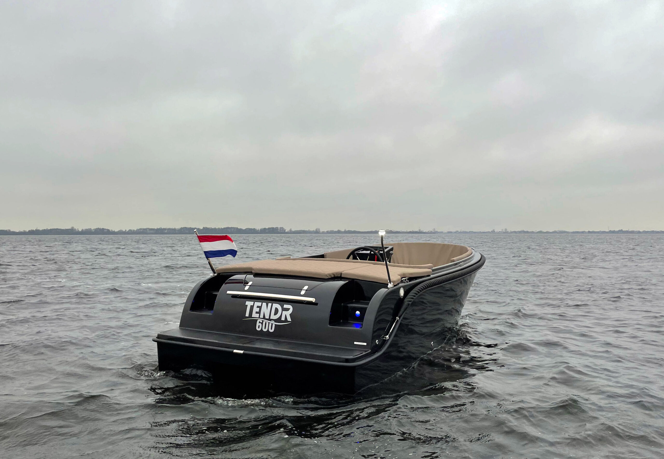 TendR 600 van Almere Bootverhuur in Almere
